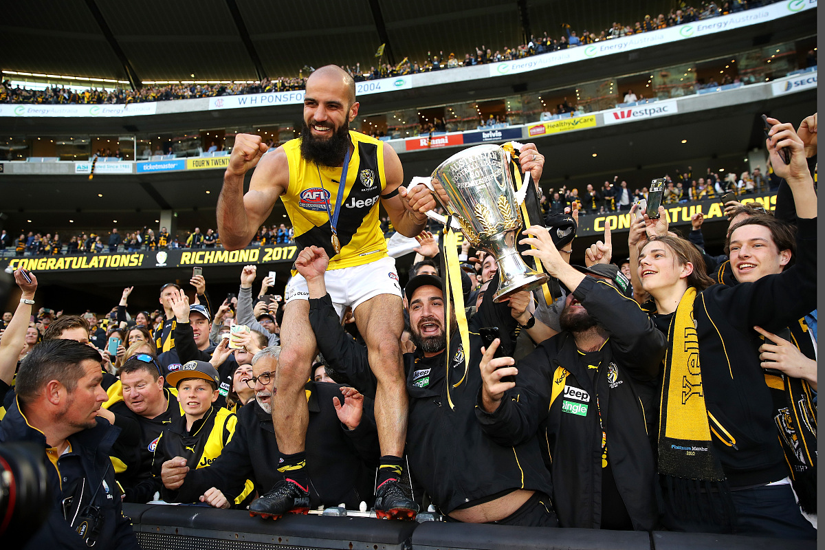 Kaiyun网页版平台包含赛地聚焦：NBA常规赛转会期热度飙升，国际米兰完成体检，气氛紧张，团队化学反应显著的词条